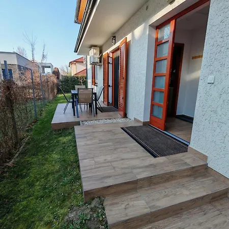 Kz Sajat Partszakasszal Apartmán *