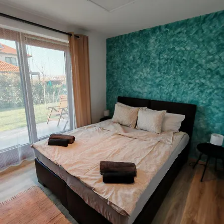 Kz Sajat Partszakasszal Apartmán Balatonboglár