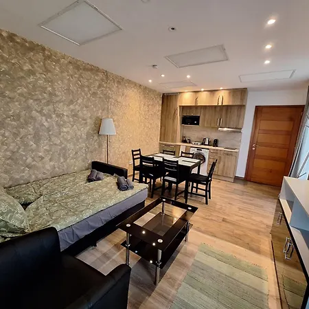 Kz Sajat Partszakasszal Apartmán *